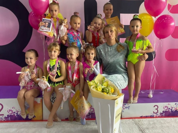 Художественная гимнастика - красивый и зрелищный вид спорта для девочки: куда отдать ребёнка в Новороссийске Художественная гимнастика - красивый и зрелищный вид спорта для девочки: куда отдать ребёнка в Новороссийске